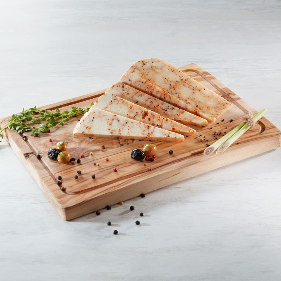 Biberli Kekikli Sepet Peyniri